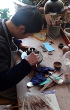 Herstellung der Kannen in Handarbeit