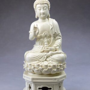 Blanc-de-Chine "Die Drei Amithabas - Der Wissende"