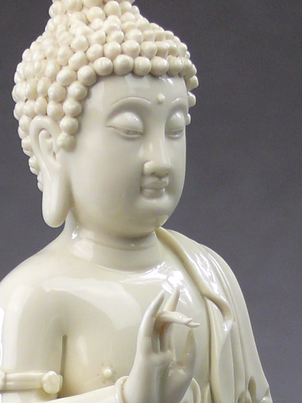 Blanc-de-Chine "Die Drei Amithabas - Der Wissende"