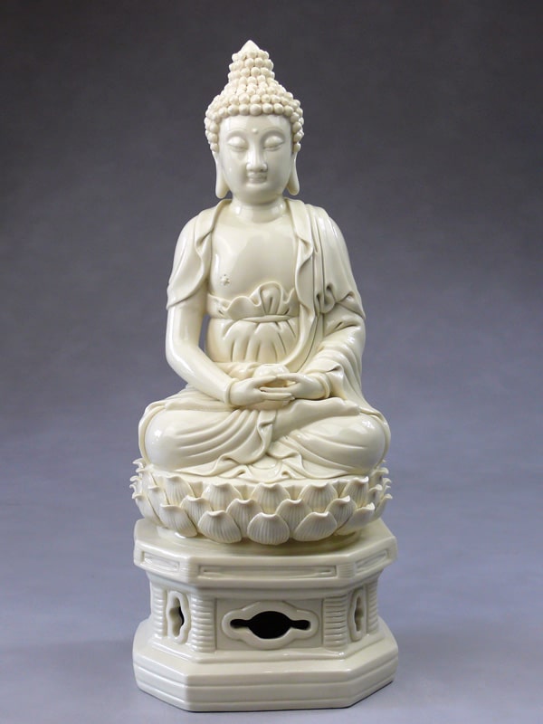 Blanc-de-Chine "Die Drei Amithabas - Der Erleuchtete"