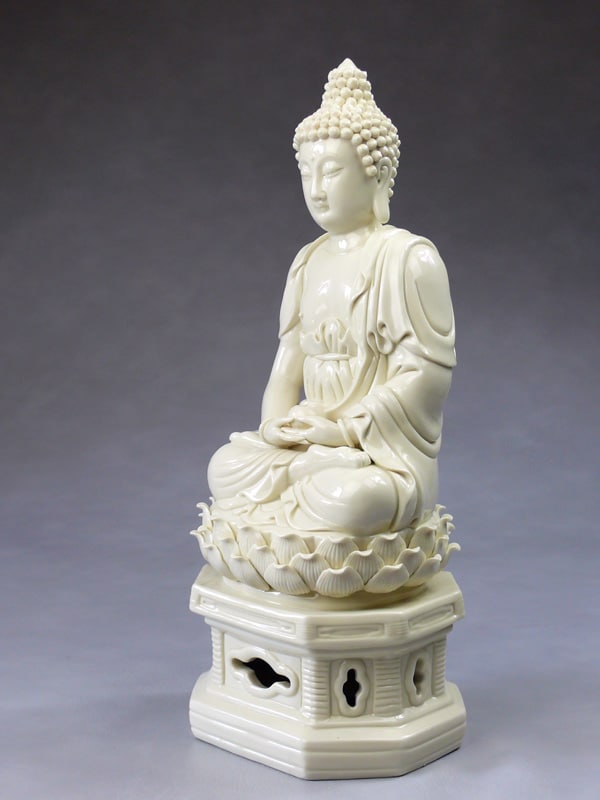 Blanc-de-Chine "Die Drei Amithabas - Der Erleuchtete"