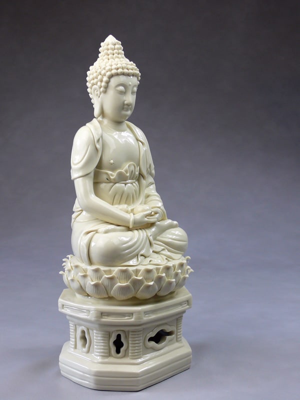 Blanc-de-Chine "Die Drei Amithabas - Der Erleuchtete"