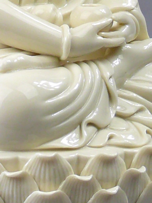 Blanc-de-Chine "Die Drei Amithabas - Der Erleuchtete"