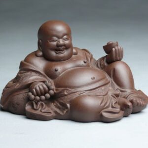 Yixing Tonfigur "Liegender Buddha mit Gebetskette"