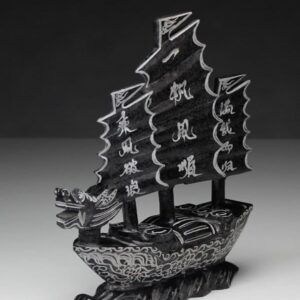 Steinskulptur "Drachenschiff"