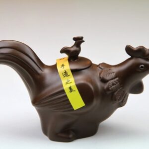 Yixing Teekanne "Chinesische Tierkreiszeichen – Der Hahn"