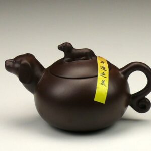 Yixing Teekanne "Chinesische Tierkreiszeichen – Der Hund"