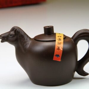 Yixing Teekanne "Chinesische Tierkreiszeichen – Das Pferd"