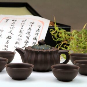 Yixing Teeservice "Zikade im Glück", chinesische Yixing Ton Teekanne