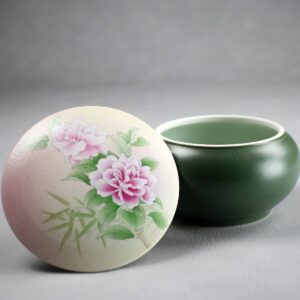 Porzellan-Dose mit Deckel