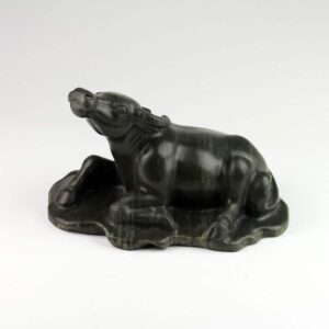 Steinfigur "Der Büffel", chinesisches Tierkreiszeichen, massive Steinskulptur